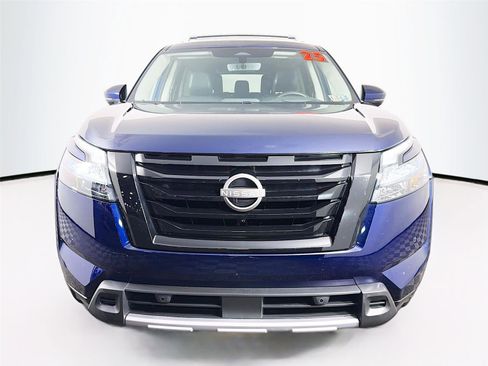 Used 2025 Nissan Pathfinder Platinum AWD/4WD image 2