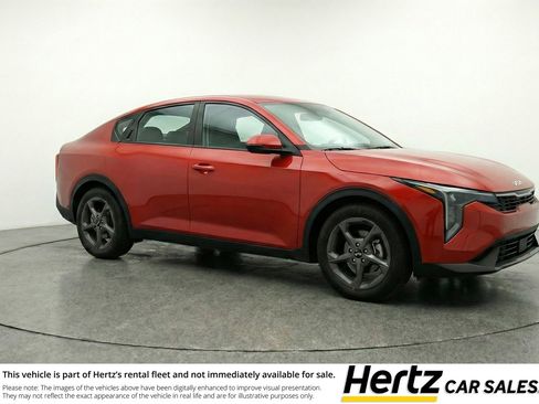 Used 2025 Kia K4 LXS image 1