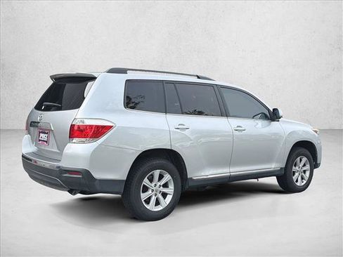 Used 2013 Toyota Highlander FWD image 5