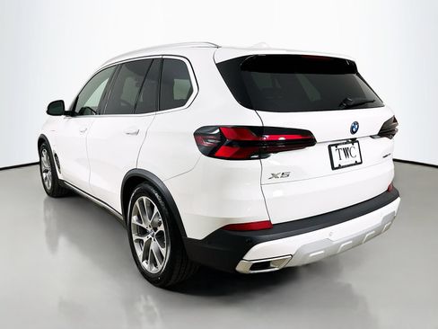 New 2026 BMW X5 xDrive50e w/ Premium Package AWD/4WD image 7
