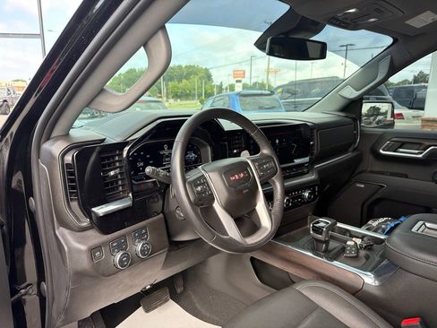 Used 2022 GMC Sierra 1500 SLT AWD/4WD image 4