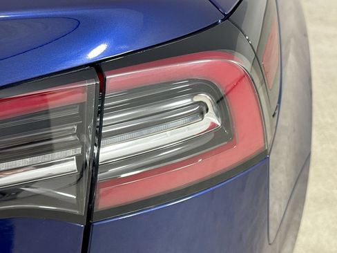 Used 2018 Tesla Model 3 Long Range RWD image 31