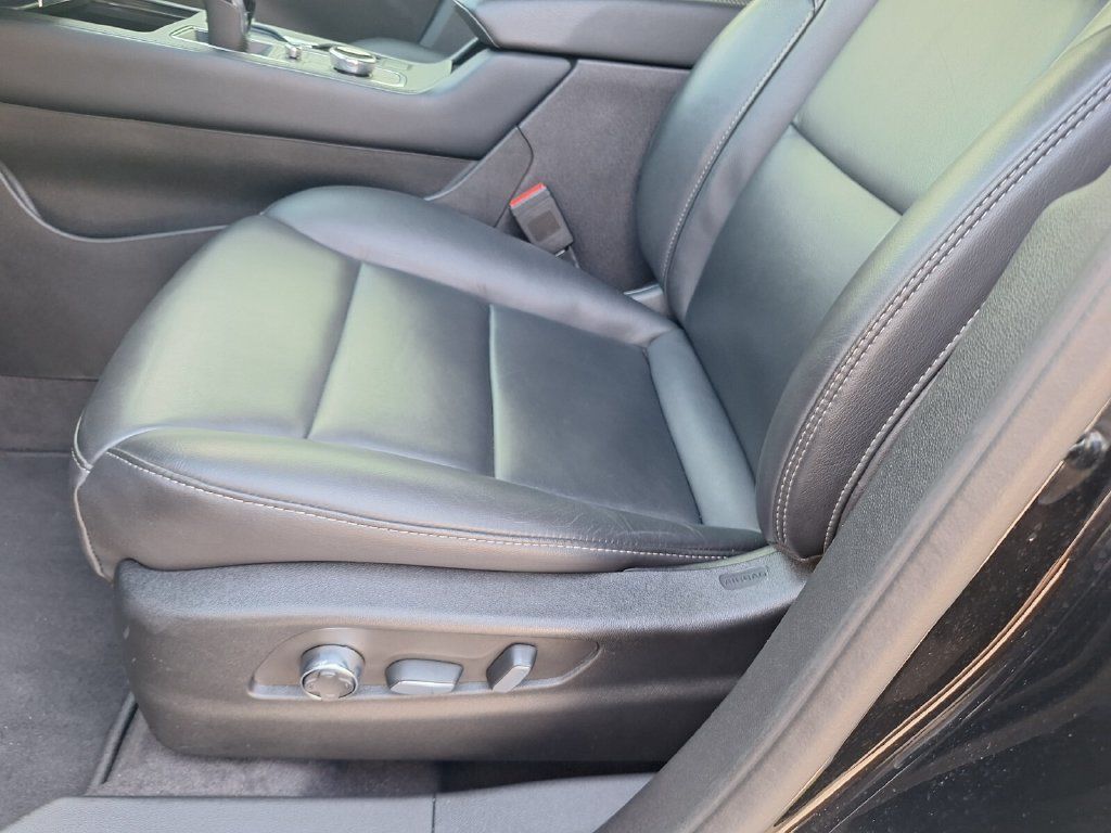 Certified 2025 Cadillac XT4 Premium Luxury w/ Technology Package FWD image 32