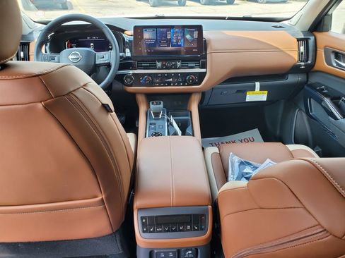 New 2026 Nissan Pathfinder Platinum AWD/4WD image 13