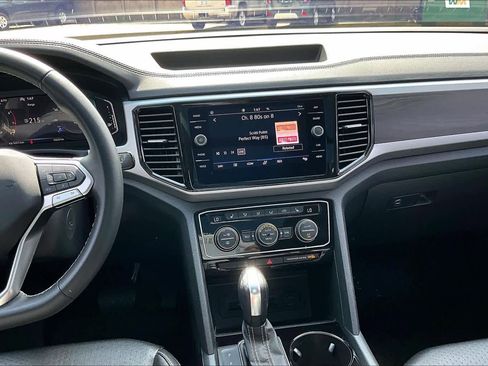 Used 2023 Volkswagen Atlas SE w/ Panoramic Sunroof Package image 7