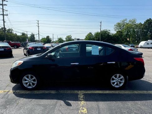 Used 2014 Nissan Versa SV w/ Convenience Package FWD image 8