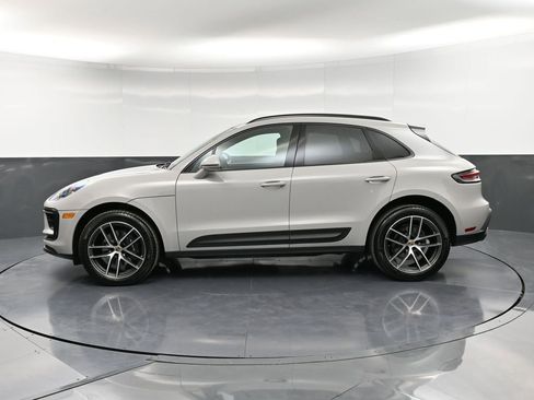 Certified 2025 Porsche Macan image 2