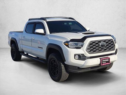 Used 2021 Toyota Tacoma TRD Sport w/ TRD Premium Sport Package AWD/4WD image 3