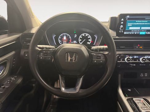 Used 2024 Honda Pilot Touring image 13