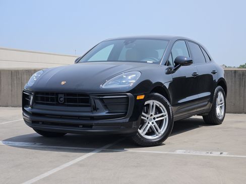 Certified 2026 Porsche Macan AWD/4WD image 1