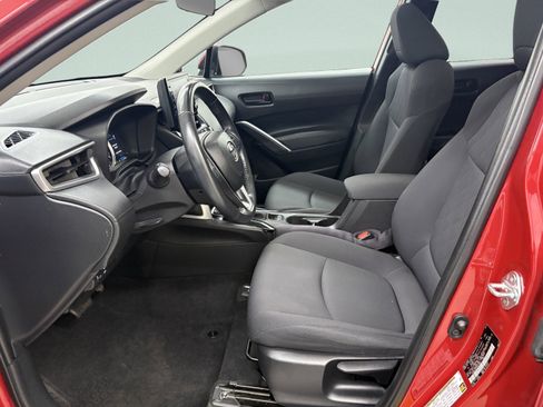 Used 2022 Toyota Corolla Cross LE w/ Moonroof Package FWD image 11