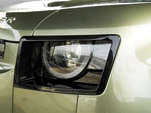 Used 2023 Land Rover Defender 110 X-Dynamic SE image 11