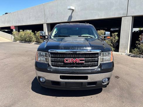 Used 2011 GMC Sierra 3500 SLE w/ SLE Preferred Package AWD/4WD image 4