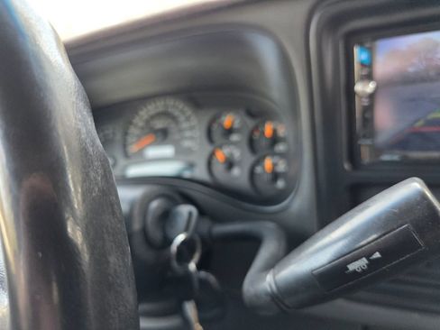 Used 2004 Chevrolet Silverado 1500 Z71 Pickup 4D 6 1/2 ft w/ Light Duty Power Package image 43