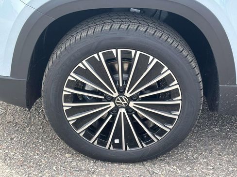 New 2026 Volkswagen Taos SE FWD image 7