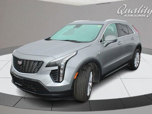 Used 2023 Cadillac XT4 Luxury w/ Cold Weather Package image 8