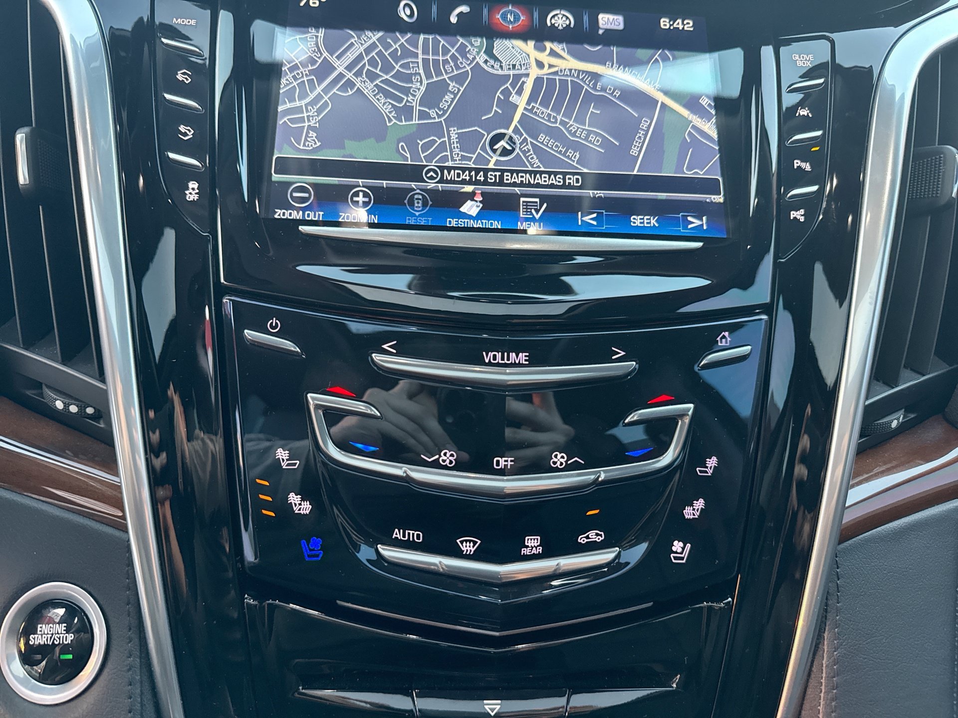 Used 2020 Cadillac Escalade ESV Luxury w/ Escalade Sport Edition AWD/4WD image 17