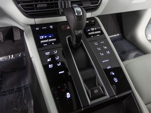 New 2026 Porsche Macan image 23