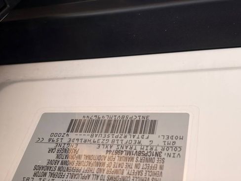 Certified 2021 Nissan Kicks S FWD image 31