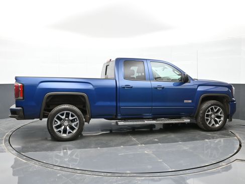 Used 2017 GMC Sierra 1500 SLT w/ All Terrain Package image 9