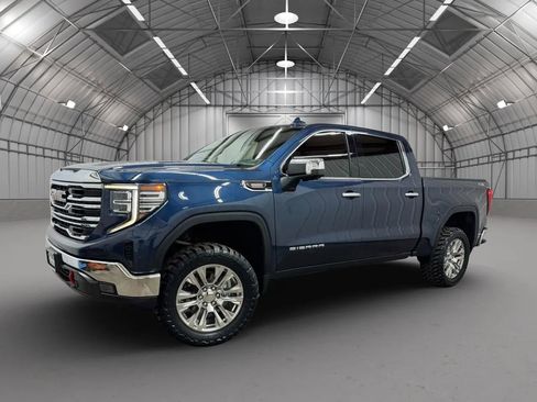 Used 2022 GMC Sierra 1500 SLT image 2