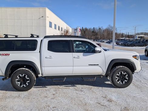 Used 2022 Toyota Tacoma TRD Off-Road image 6