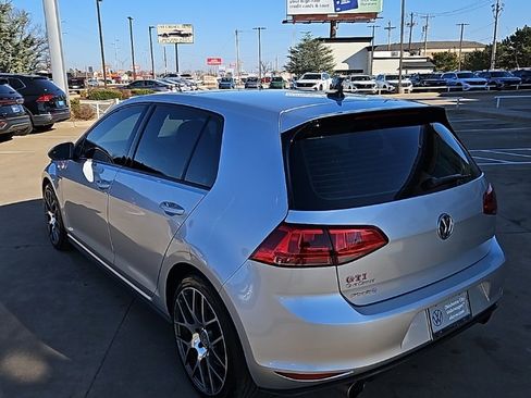 Used 2017 Volkswagen Golf image 7