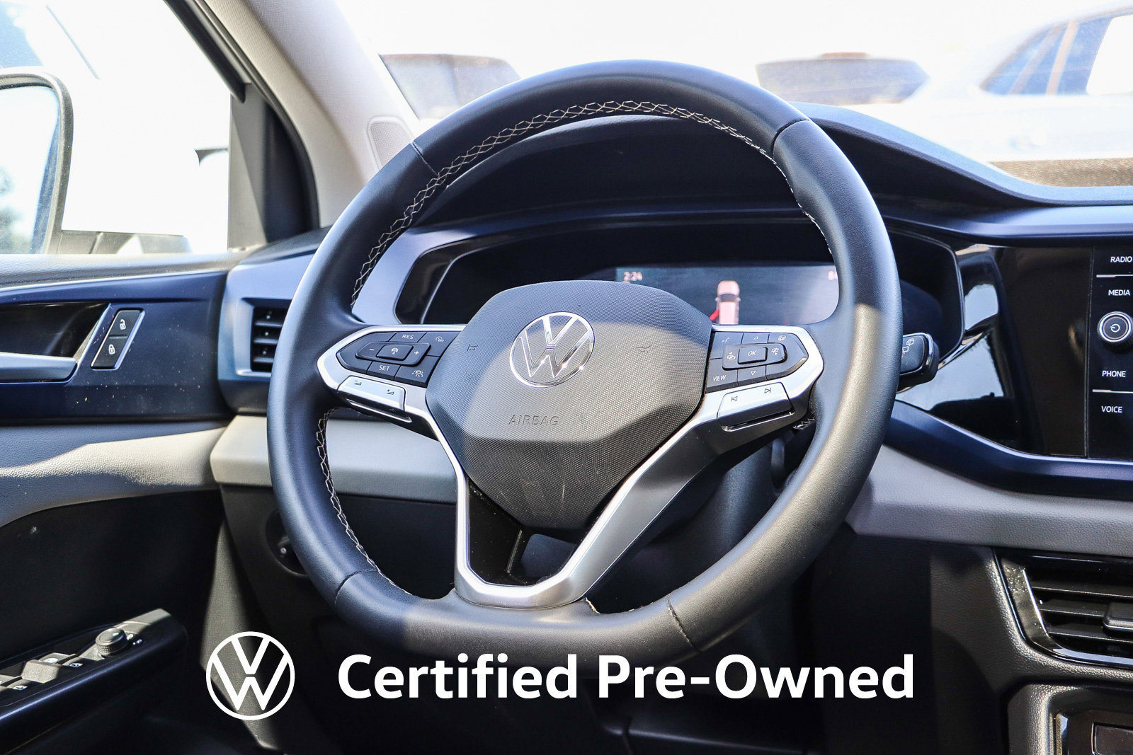 Used 2023 Volkswagen Taos SE w/ Panoramic Sunroof Package FWD image 17