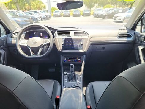 Used 2023 Volkswagen Tiguan SE FWD image 2