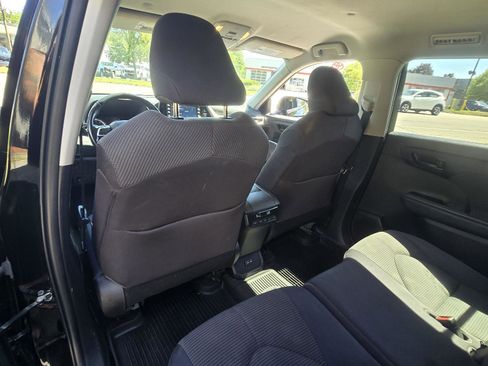 Used 2022 Toyota Highlander LE image 14