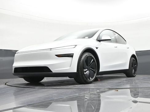 Used 2026 Tesla Model Y Long Range AWD/4WD image 21