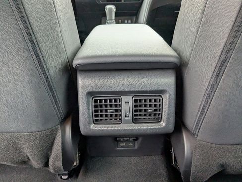 Used 2025 Toyota Camry SE image 28