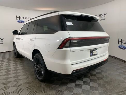 New 2025 Lincoln Navigator Reserve w/ Jet Appearance Package image 5