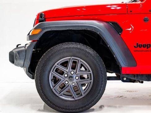 Used 2024 Jeep Wrangler Unlimited Sport AWD/4WD image 29