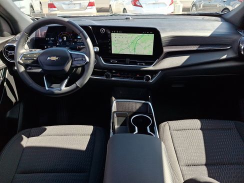 Used 2025 Chevrolet Equinox LT w/ Safety and Technology Package image 11