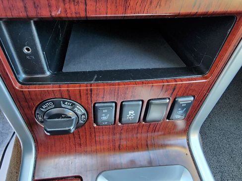 Used 2012 Nissan Pathfinder LE image 17