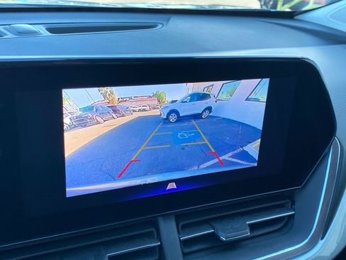 Used 2025 Chevrolet Trax LT image 22