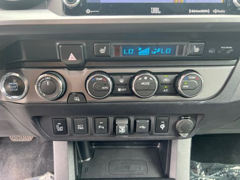 Used 2021 Toyota Tacoma TRD Off-Road w/ TRD Premium Off Road Package AWD/4WD image 22