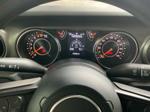 Used 2022 Jeep Gladiator Sport AWD/4WD image 16