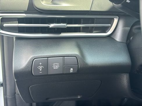 Used 2025 Hyundai Elantra Hybrid FWD image 15