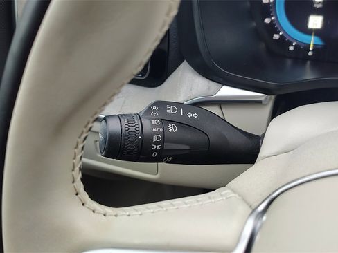 Used 2023 Volvo XC60 B5 Plus w/ Climate Package image 16