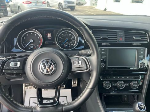 Used 2017 Volkswagen Golf R 4-Door AWD/4WD image 33