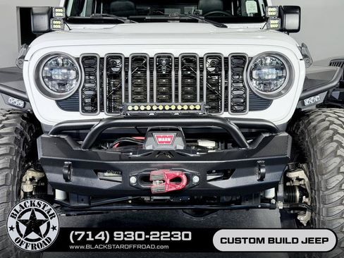 Used 2024 Jeep Gladiator Rubicon AWD/4WD image 4