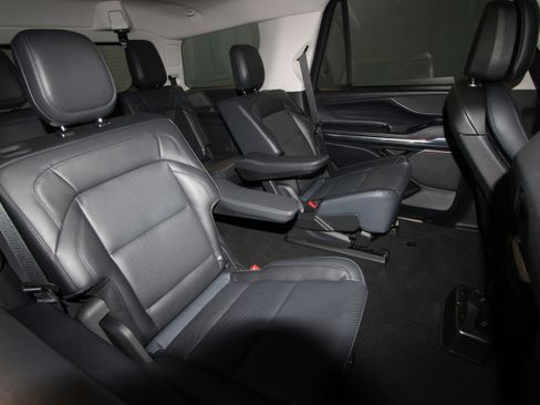 New 2026 Lincoln Navigator Reserve AWD/4WD image 22