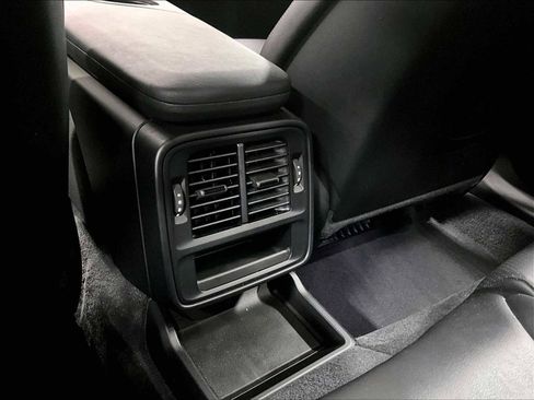 Used 2022 Porsche Taycan image 25