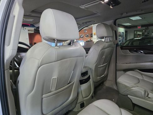 Used 2015 Cadillac Escalade ESV Luxury image 9