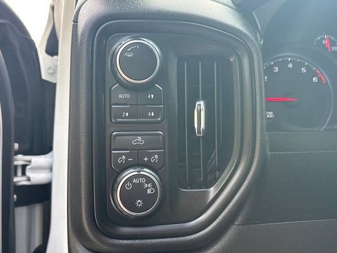 Used 2021 Chevrolet Silverado 1500 Custom Trail Boss AWD/4WD image 23