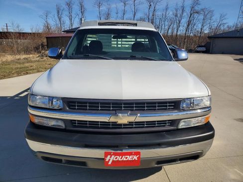 Used 2002 Chevrolet Silverado 1500 LS image 2