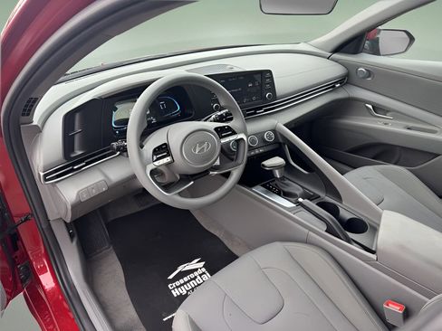 Used 2025 Hyundai Elantra SE image 20