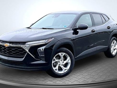 Used 2024 Chevrolet Trax LS w/ LS Convenience Package FWD image 1